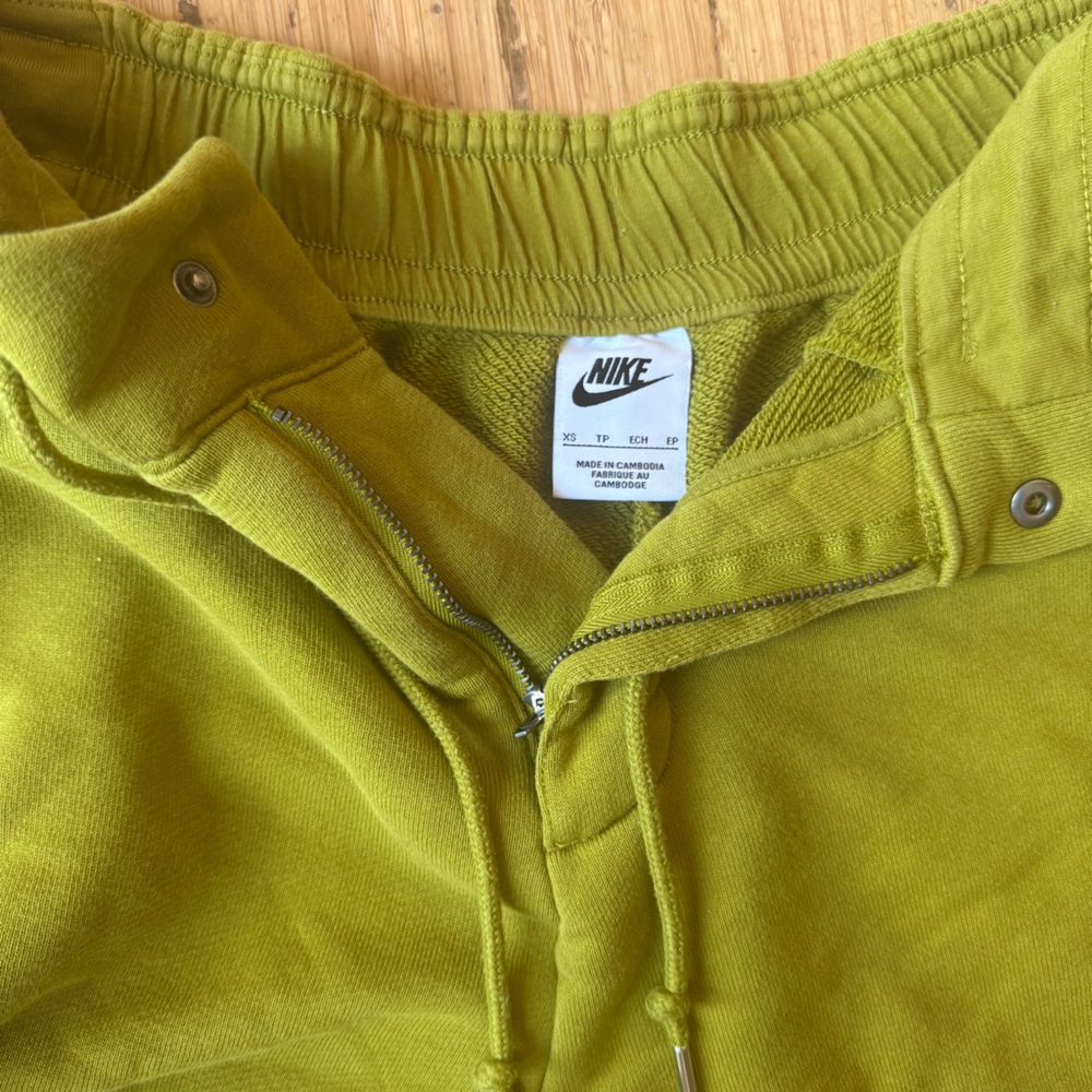 WOMENS NIKE CLUB FLEECE MID-RISE SHORTS 🎓 - Picture 2 of 7